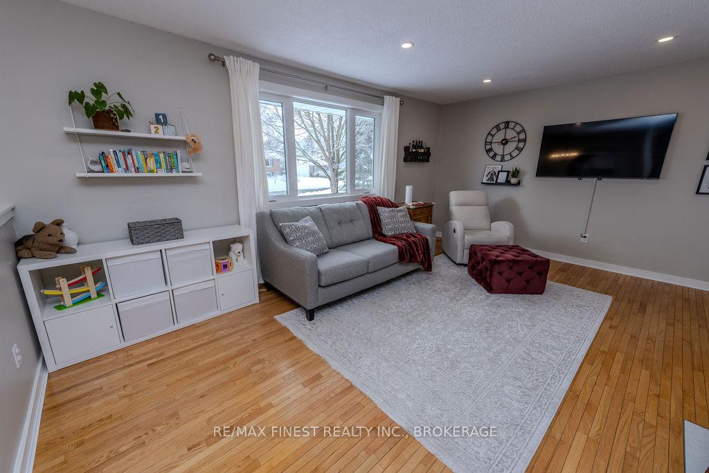 Photo 17 of 576 Chesham Place, Kingston, South of Taylor-Kidd Blvd — HOMEH