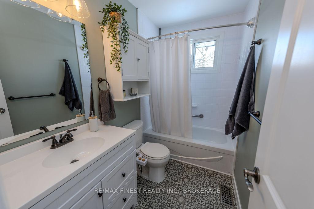 Photo 21 of 576 Chesham Place, Kingston, South of Taylor-Kidd Blvd — HOMEH