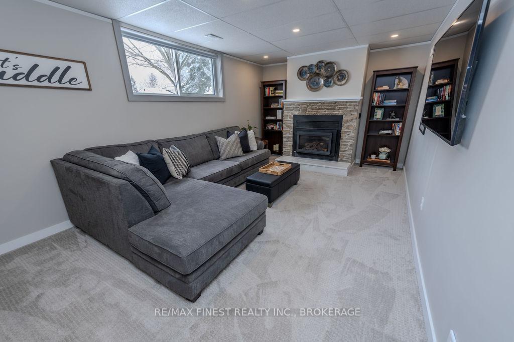 Photo 37 of 576 Chesham Place, Kingston, South of Taylor-Kidd Blvd — HOMEH