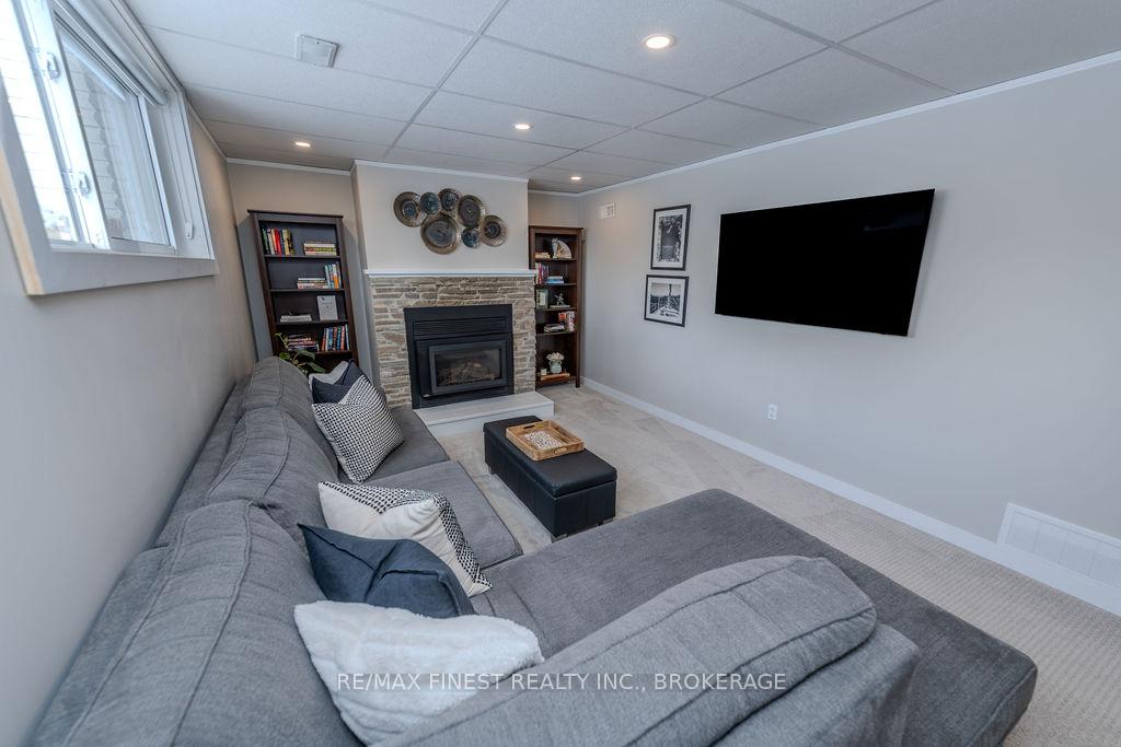 Photo 38 of 576 Chesham Place, Kingston, South of Taylor-Kidd Blvd — HOMEH