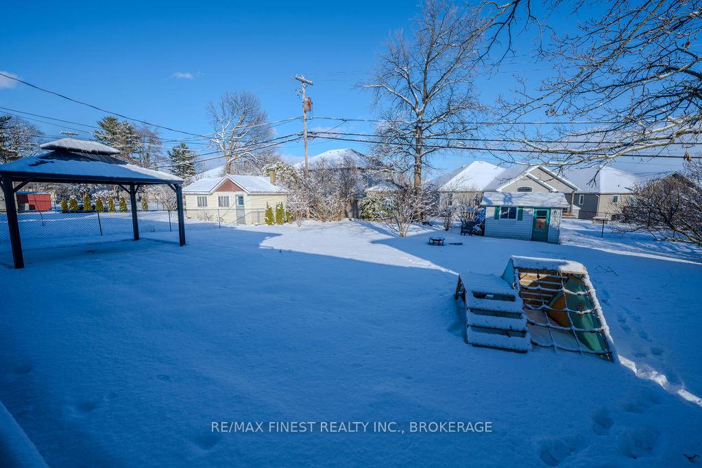 Photo 46 of 576 Chesham Place, Kingston, South of Taylor-Kidd Blvd — HOMEH
