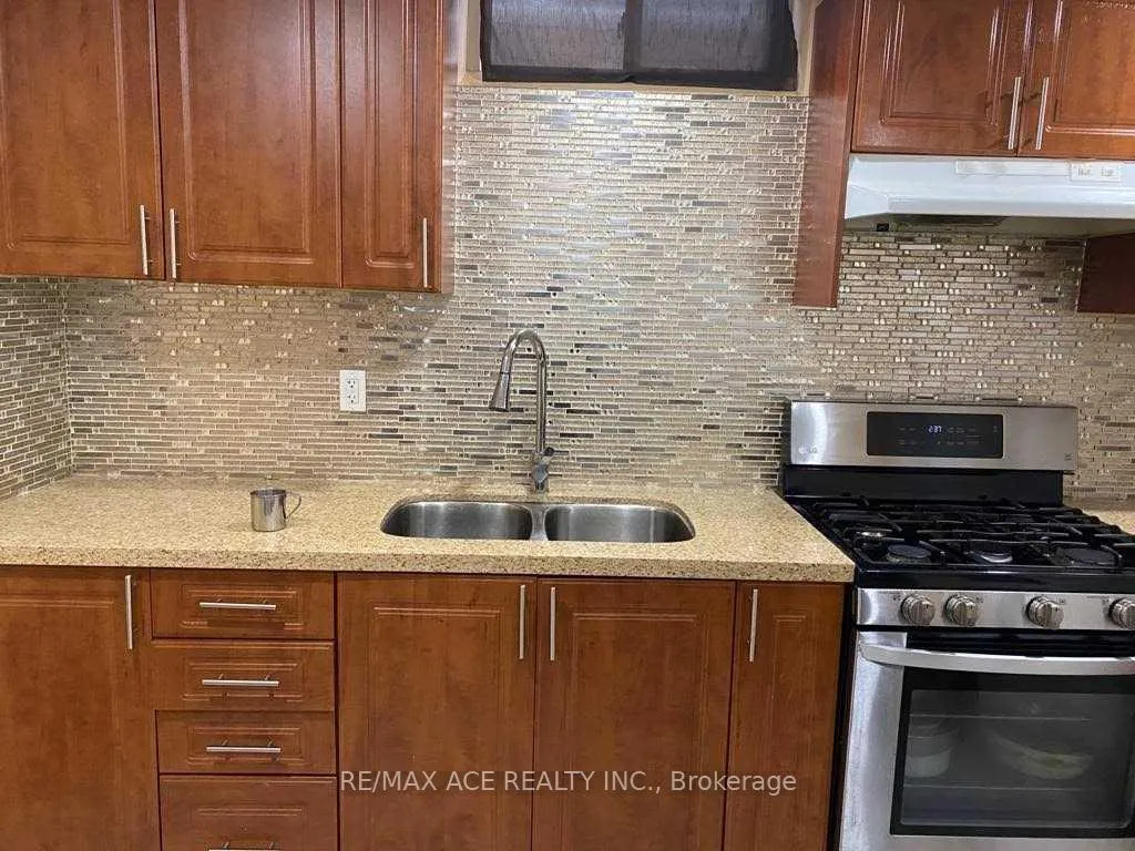 Photo 2 of 1521 Dusty Drive, Pickering, Duffin Heights — HOMEH