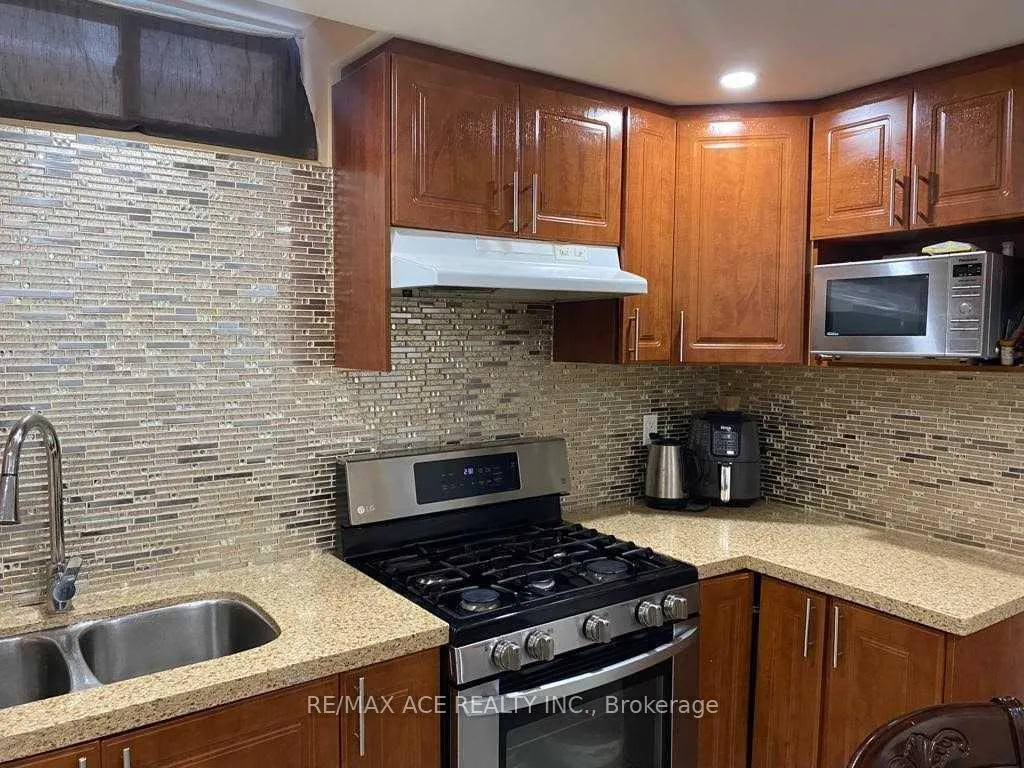Photo 3 of 1521 Dusty Drive, Pickering, Duffin Heights — HOMEH