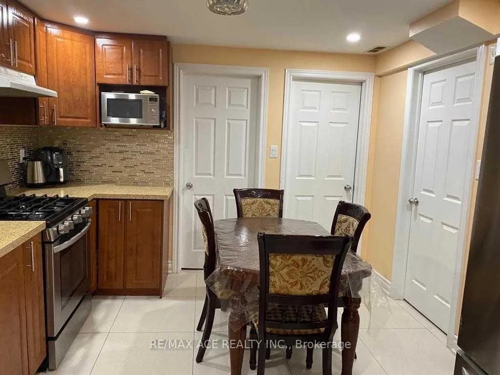 Photo 4 of 1521 Dusty Drive, Pickering, Duffin Heights — HOMEH