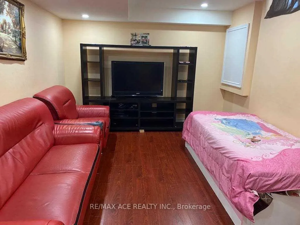 Photo 6 of 1521 Dusty Drive, Pickering, Duffin Heights — HOMEH