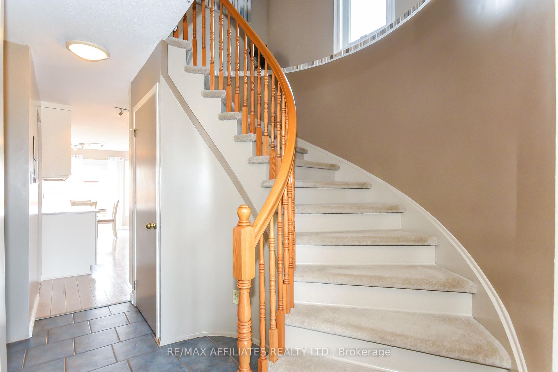 Photo 5 of 1618 Tache Way W, Ottawa, Fallingbrook/Pineridge — HOMEH