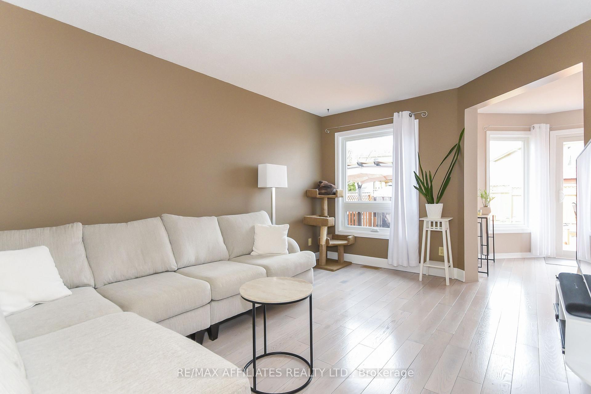 Photo 9 of 1618 Tache Way W, Ottawa, Fallingbrook/Pineridge — HOMEH