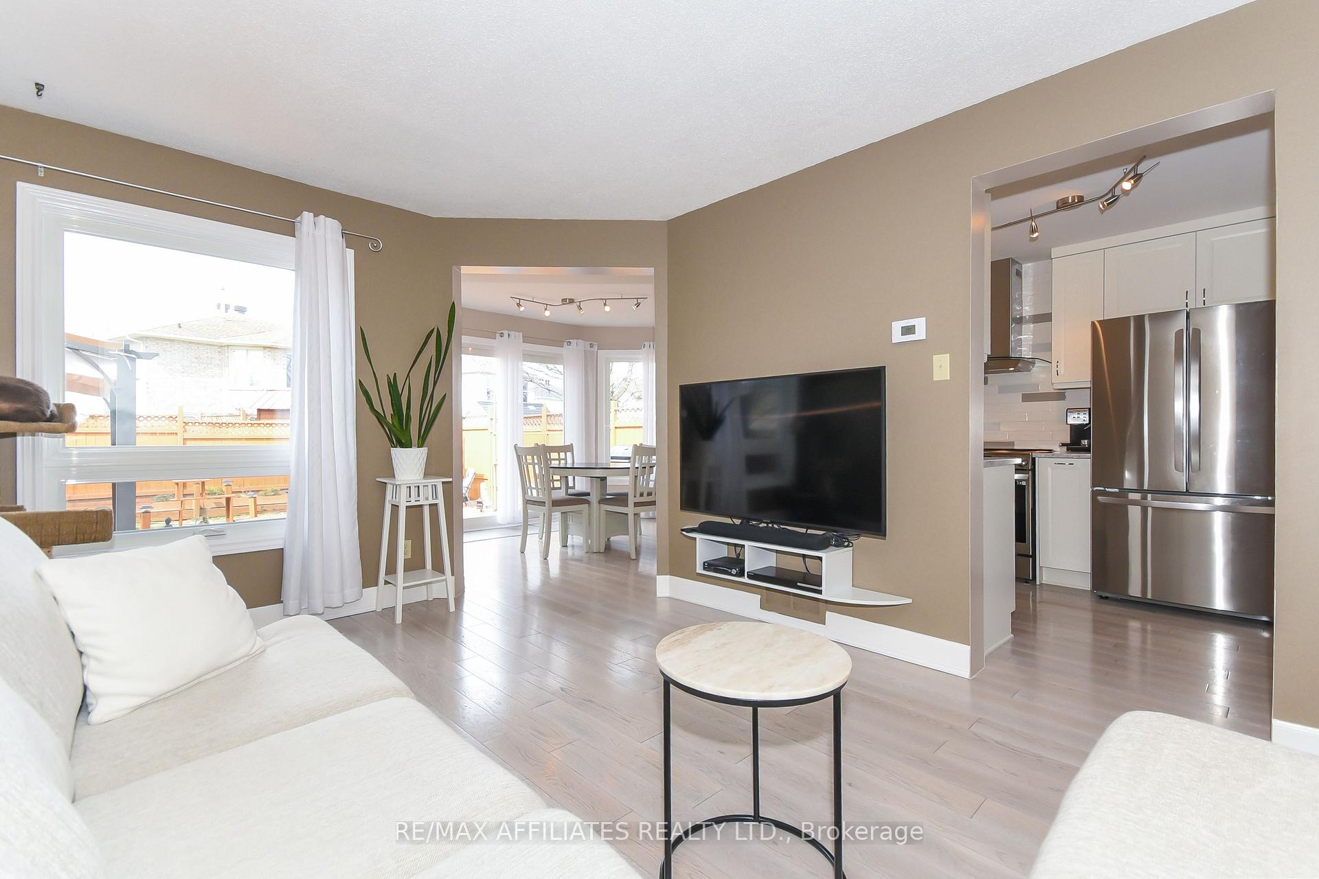 Photo 10 of 1618 Tache Way W, Ottawa, Fallingbrook/Pineridge — HOMEH