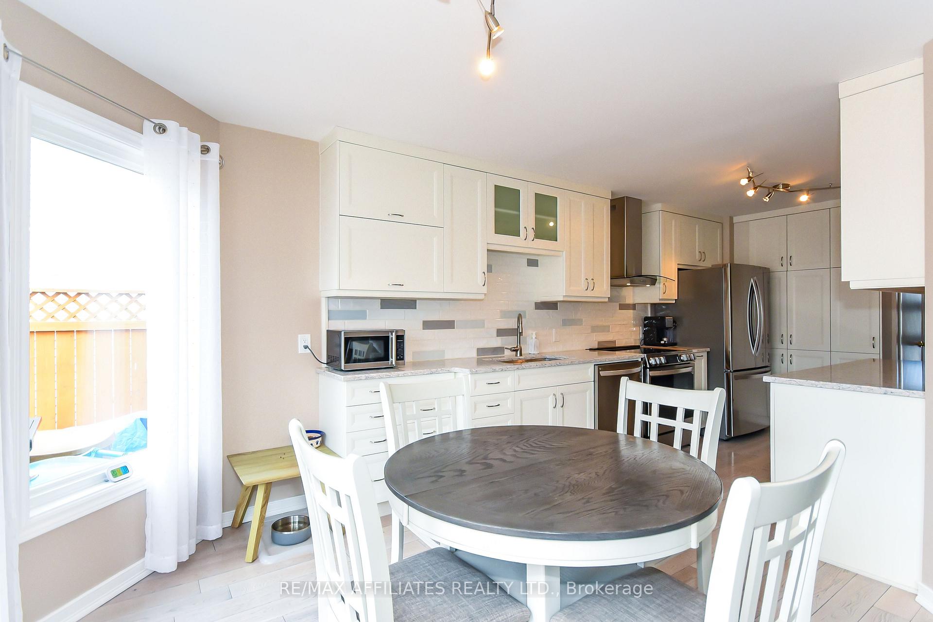 Photo 13 of 1618 Tache Way W, Ottawa, Fallingbrook/Pineridge — HOMEH