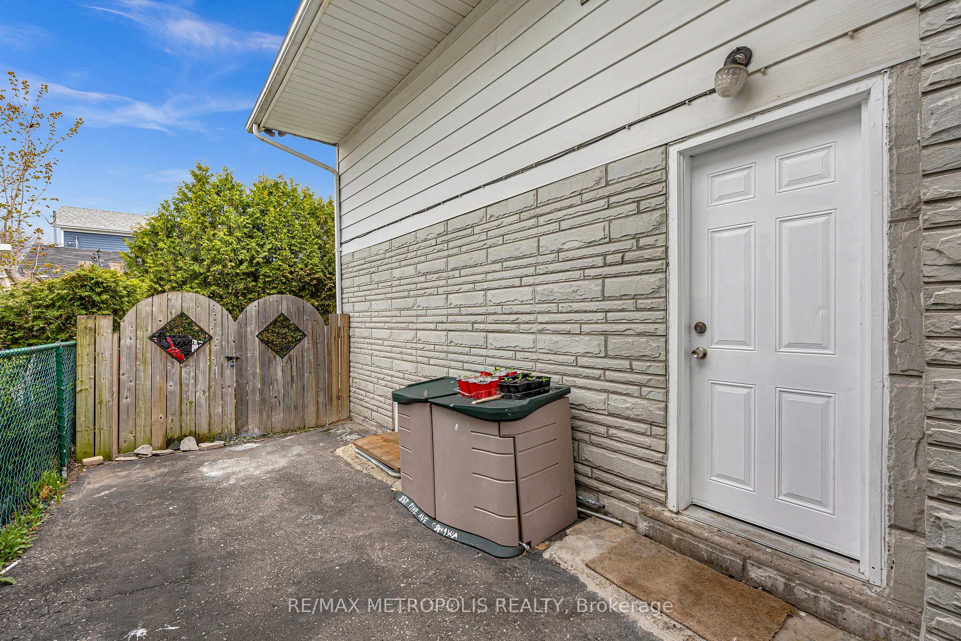 Photo 8 of 337 Pine Avenue, Oshawa, Vanier — HOMEH