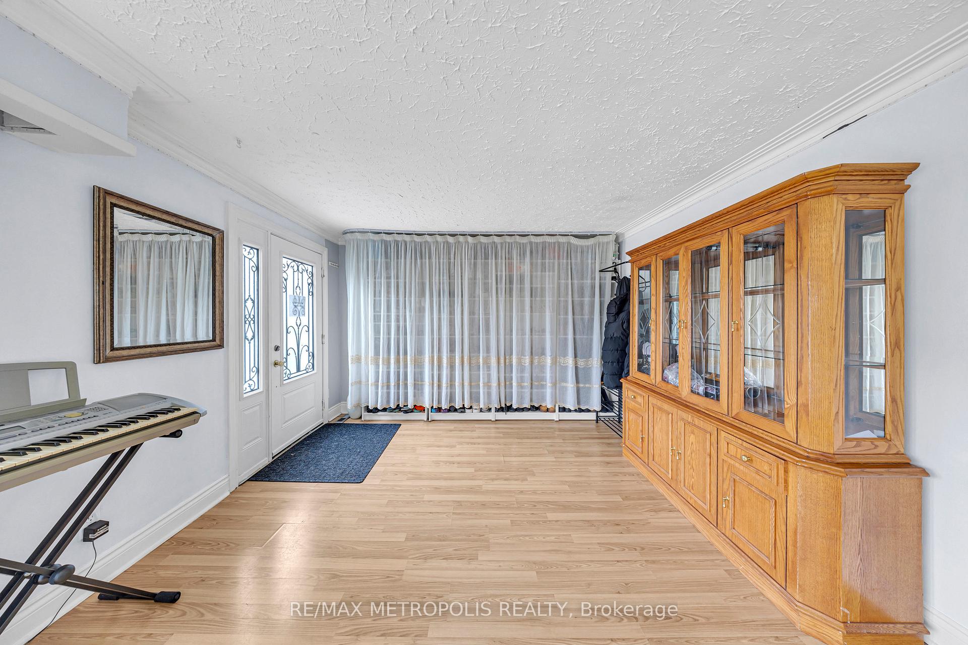 Photo 9 of 337 Pine Avenue, Oshawa, Vanier — HOMEH