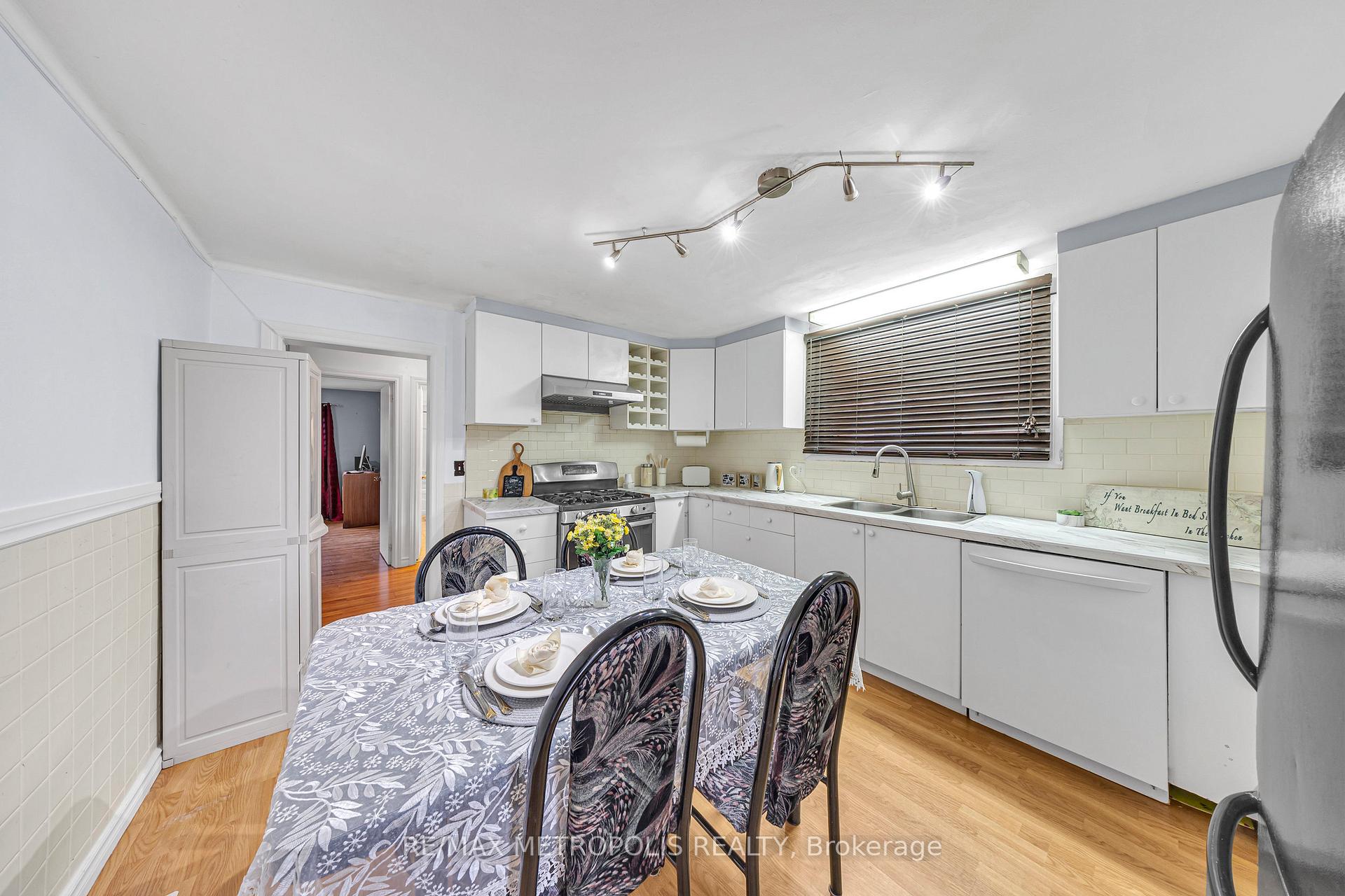 Photo 11 of 337 Pine Avenue, Oshawa, Vanier — HOMEH
