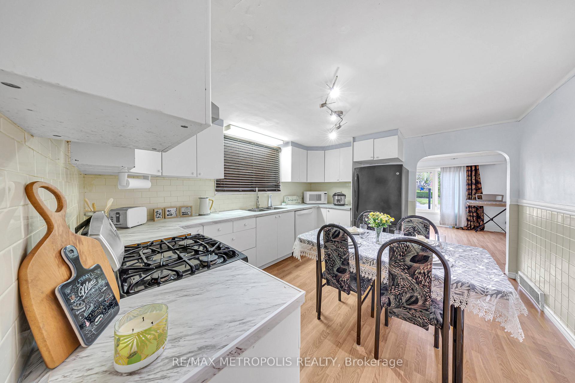 Photo 14 of 337 Pine Avenue, Oshawa, Vanier — HOMEH