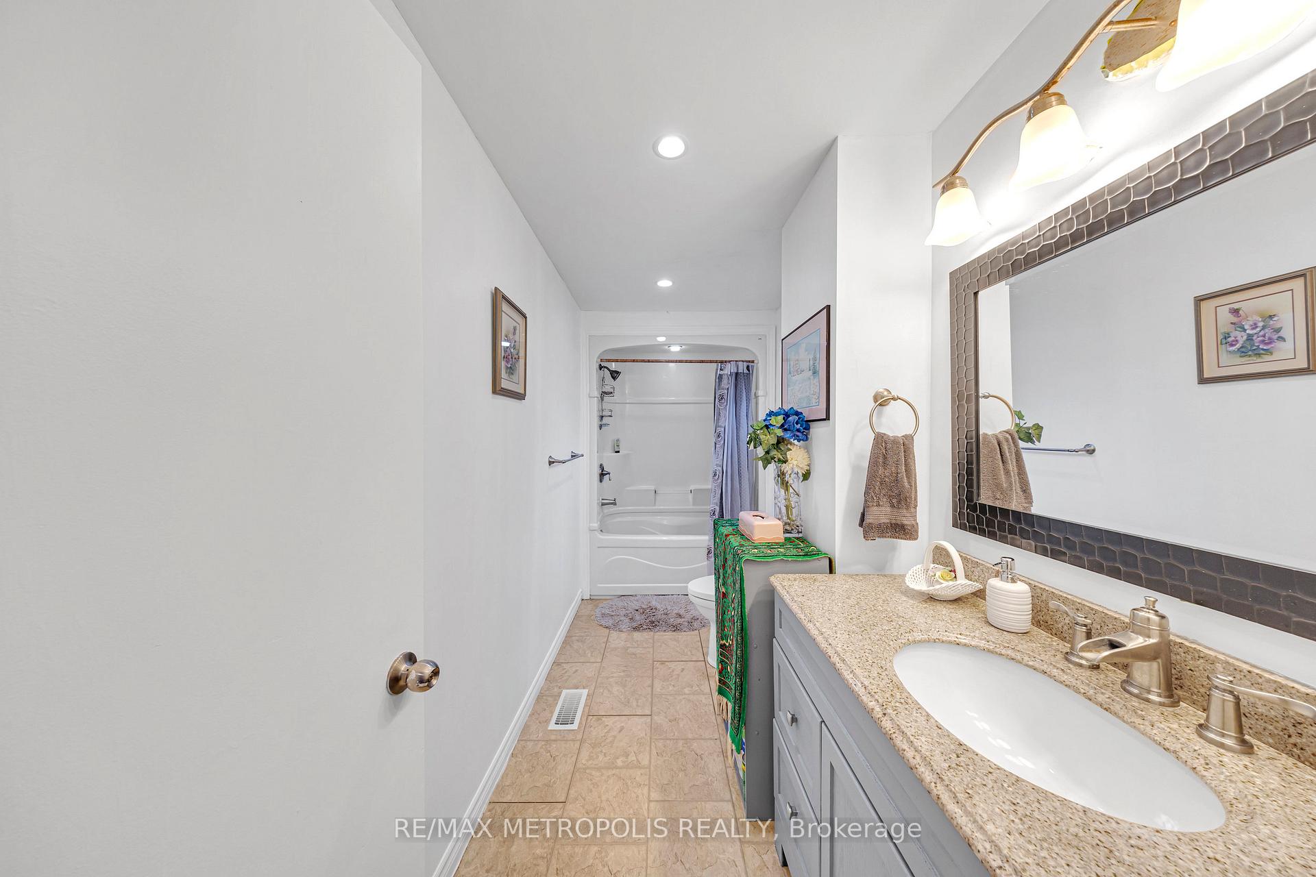 Photo 18 of 337 Pine Avenue, Oshawa, Vanier — HOMEH