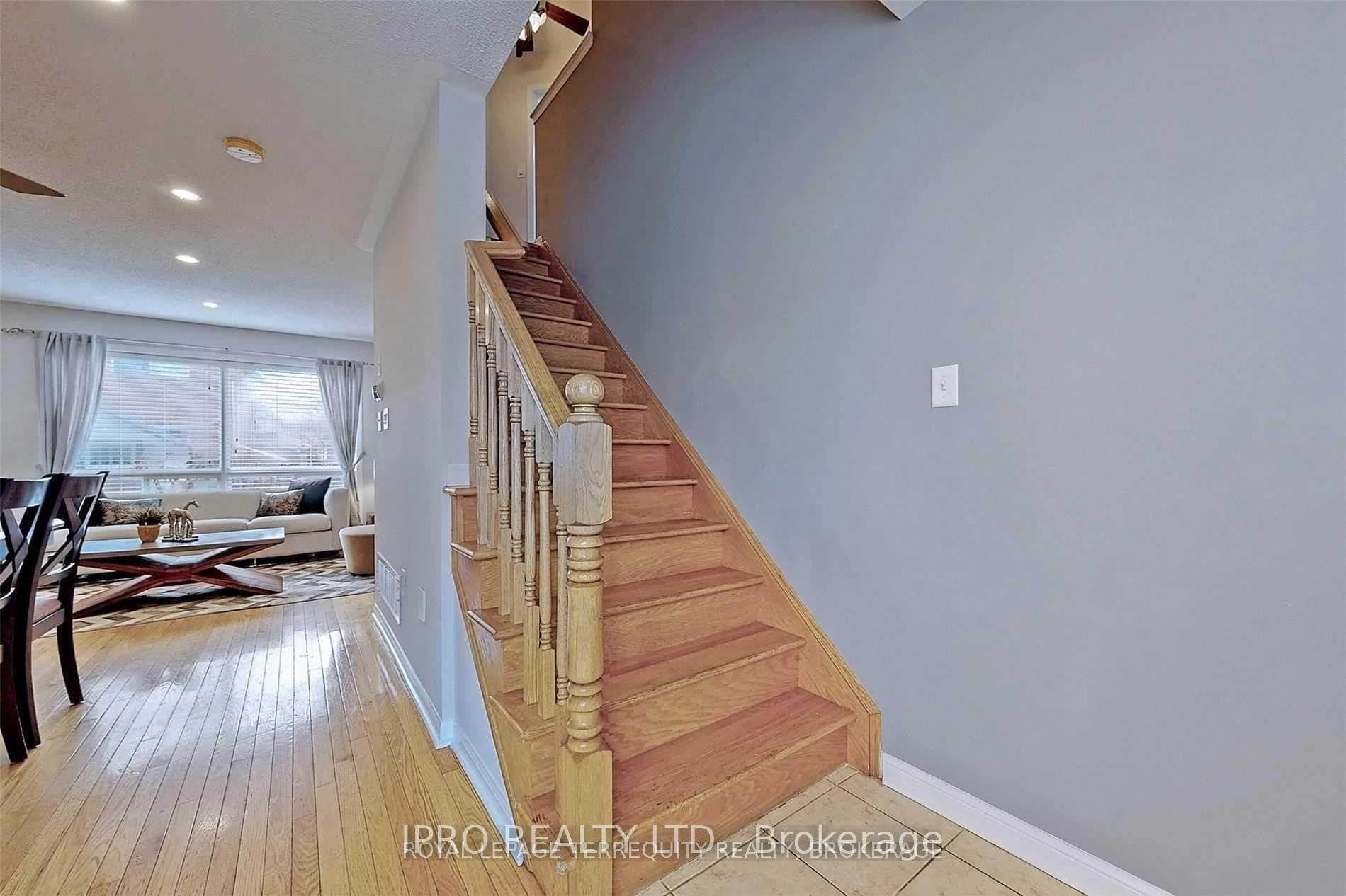 Photo 2 of 1112 Barr Crescent, Milton, Beaty — HOMEH