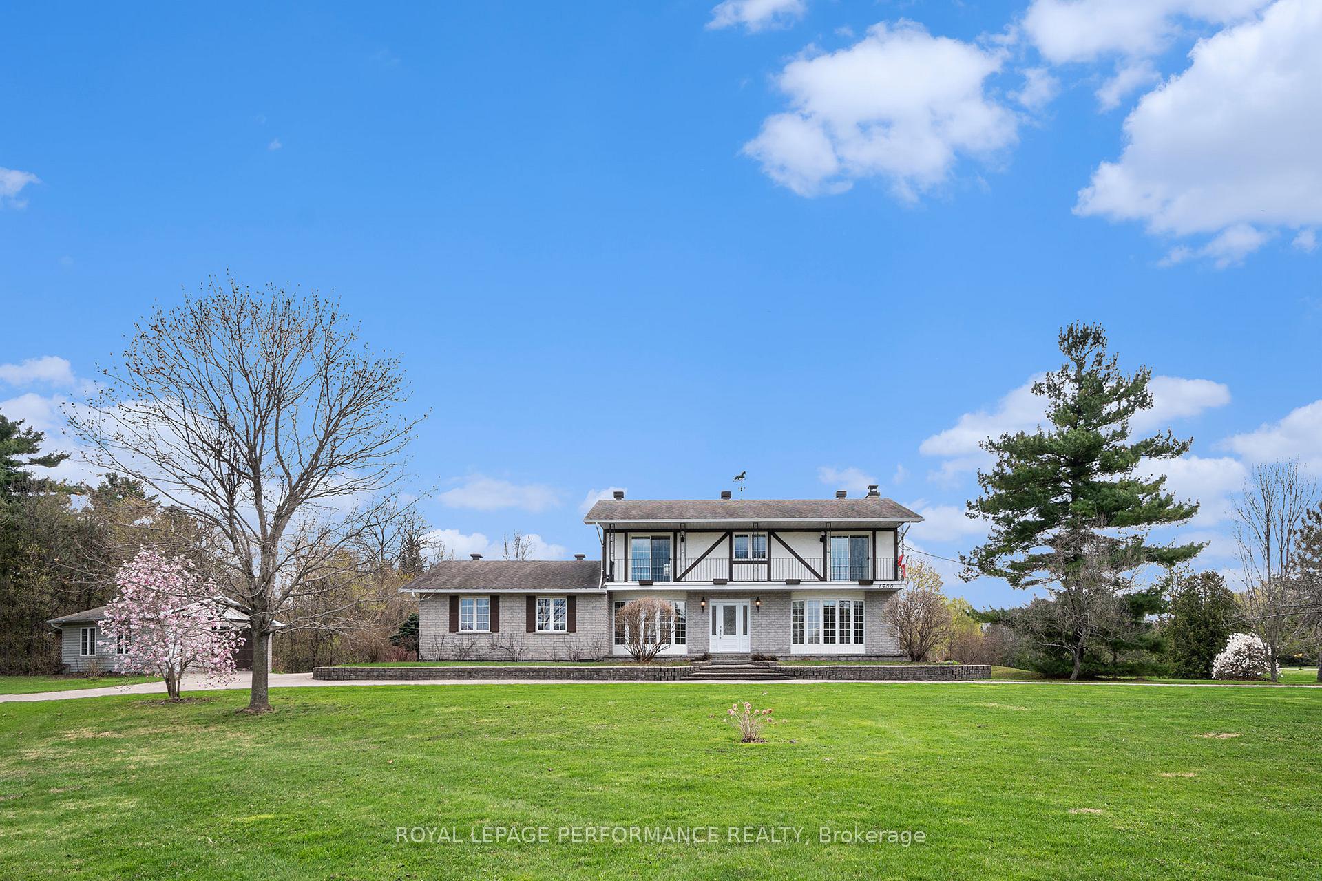 Photo 3 of 1500 Kinsella Drive, Ottawa, Cumberland Estates — HOMEH