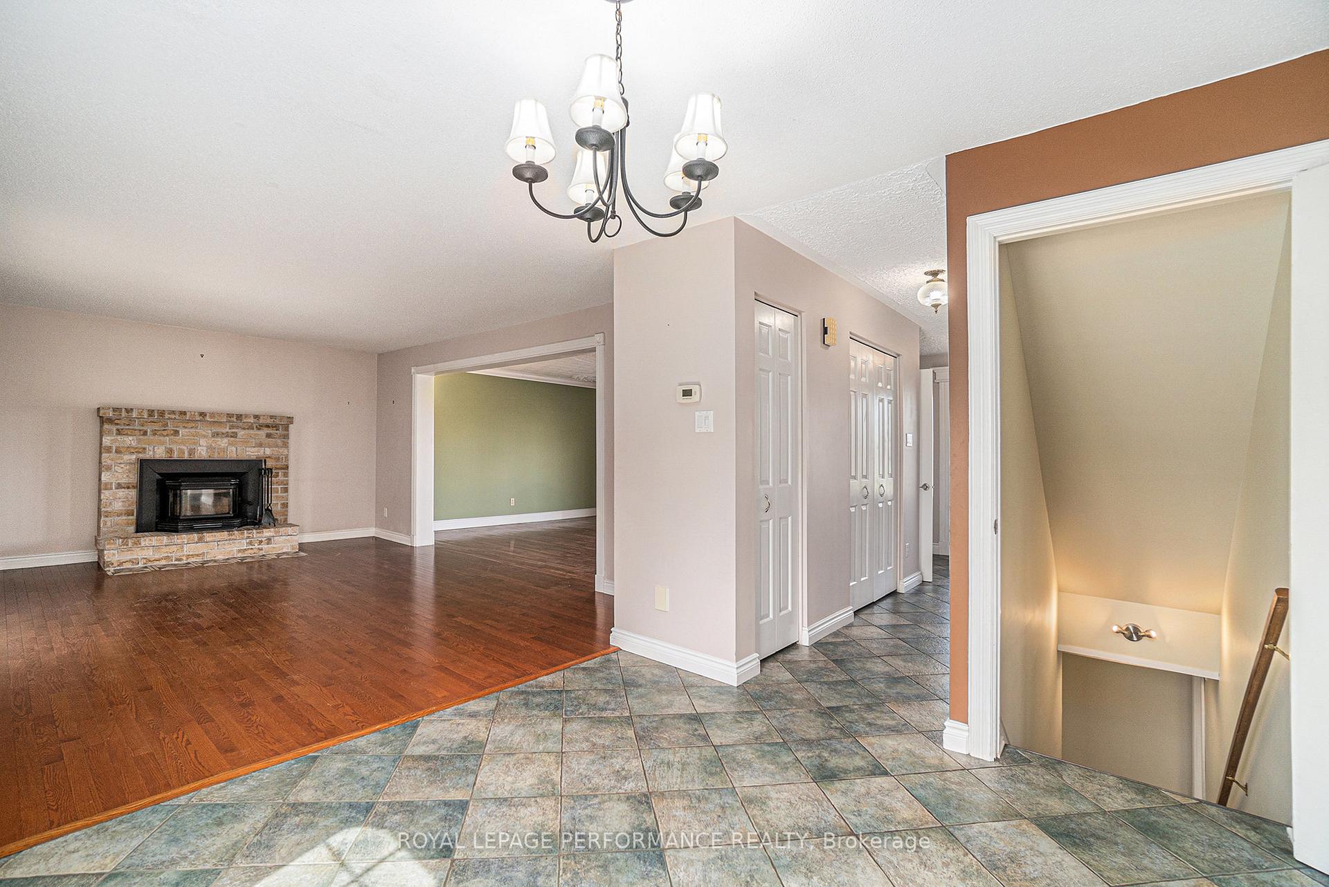 Photo 13 of 1500 Kinsella Drive, Ottawa, Cumberland Estates — HOMEH