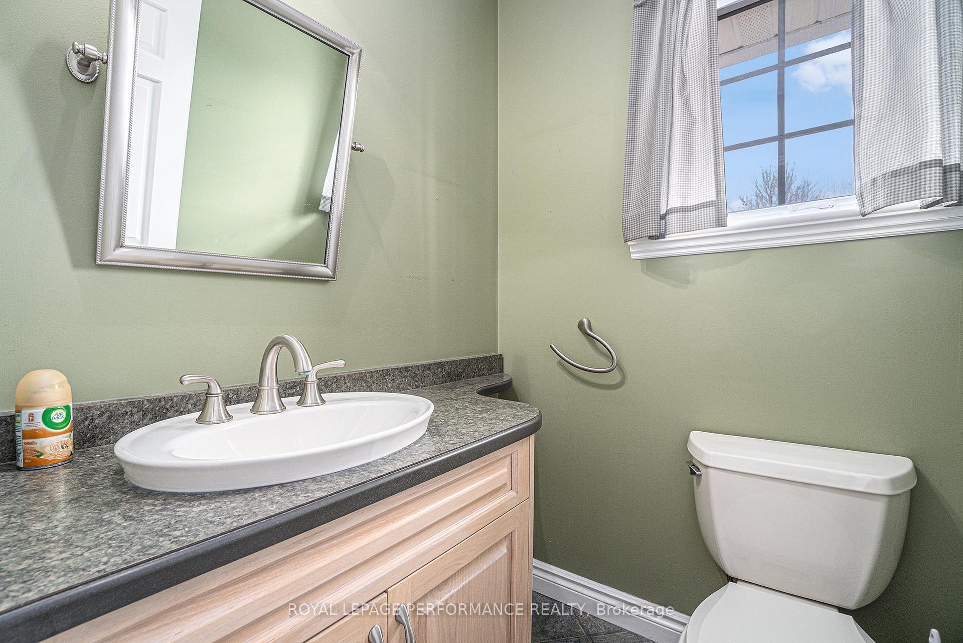 Photo 15 of 1500 Kinsella Drive, Ottawa, Cumberland Estates — HOMEH