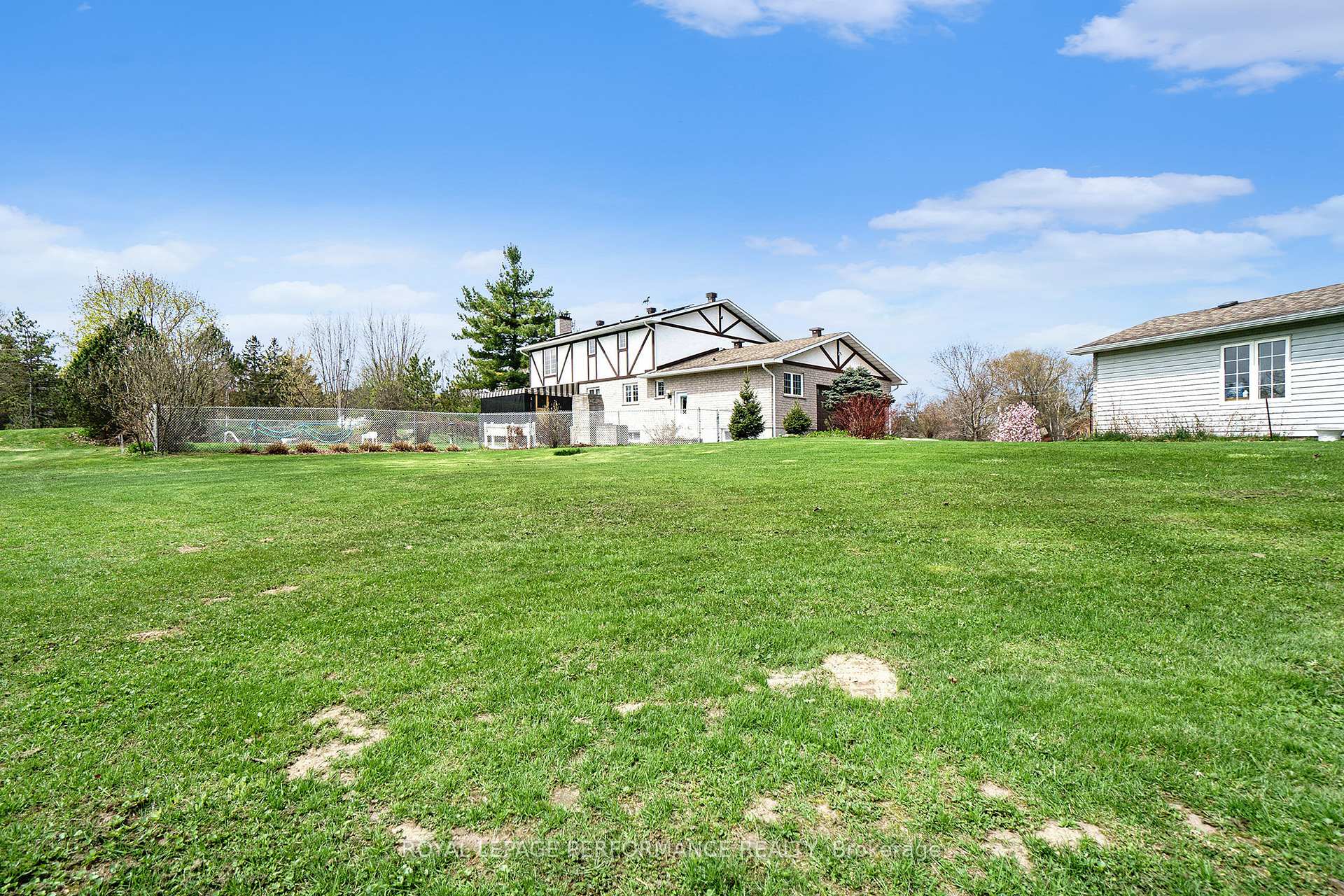 Photo 34 of 1500 Kinsella Drive, Ottawa, Cumberland Estates — HOMEH