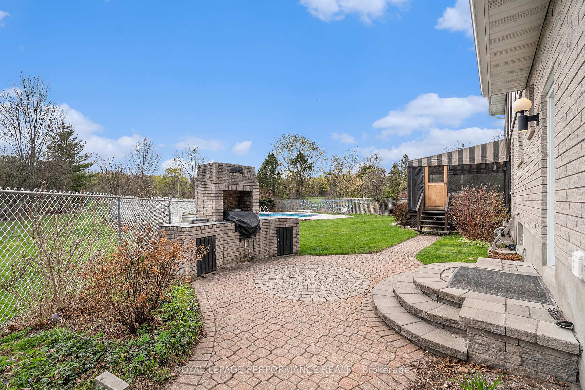 Photo 35 of 1500 Kinsella Drive, Ottawa, Cumberland Estates — HOMEH