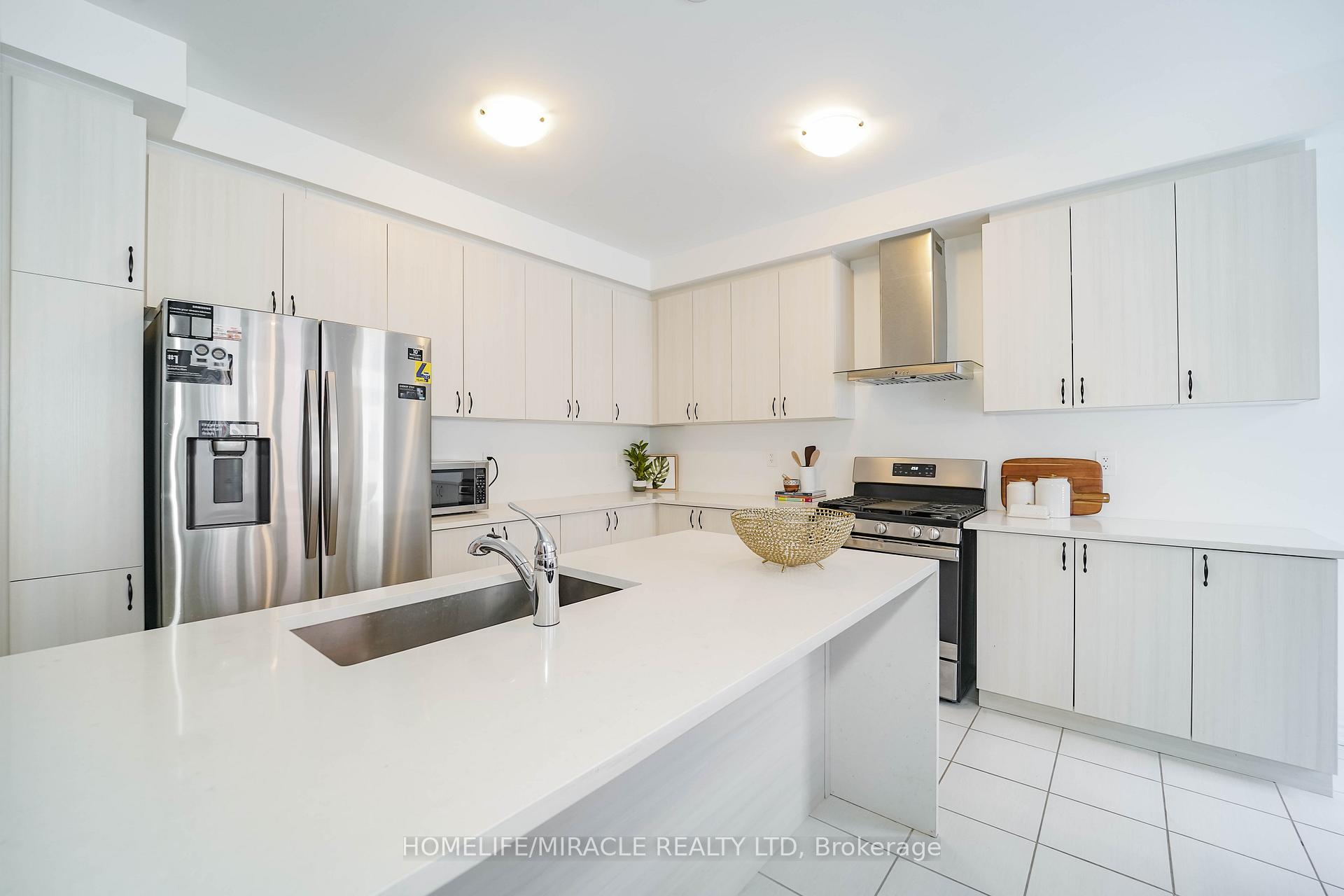 Photo 12 of 2823 Foxden Square, Pickering, Rural Pickering — HOMEH