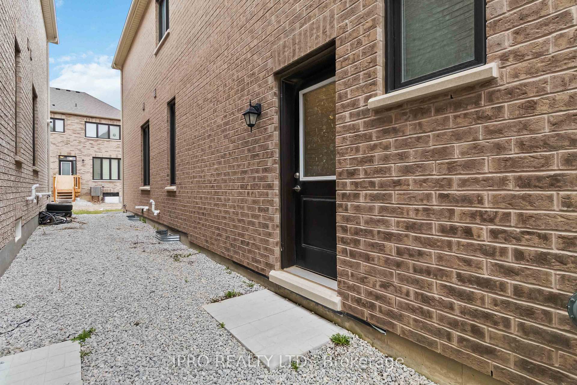 Photo 36 of 486 Bergamot Avenue, Milton, Walker — HOMEH