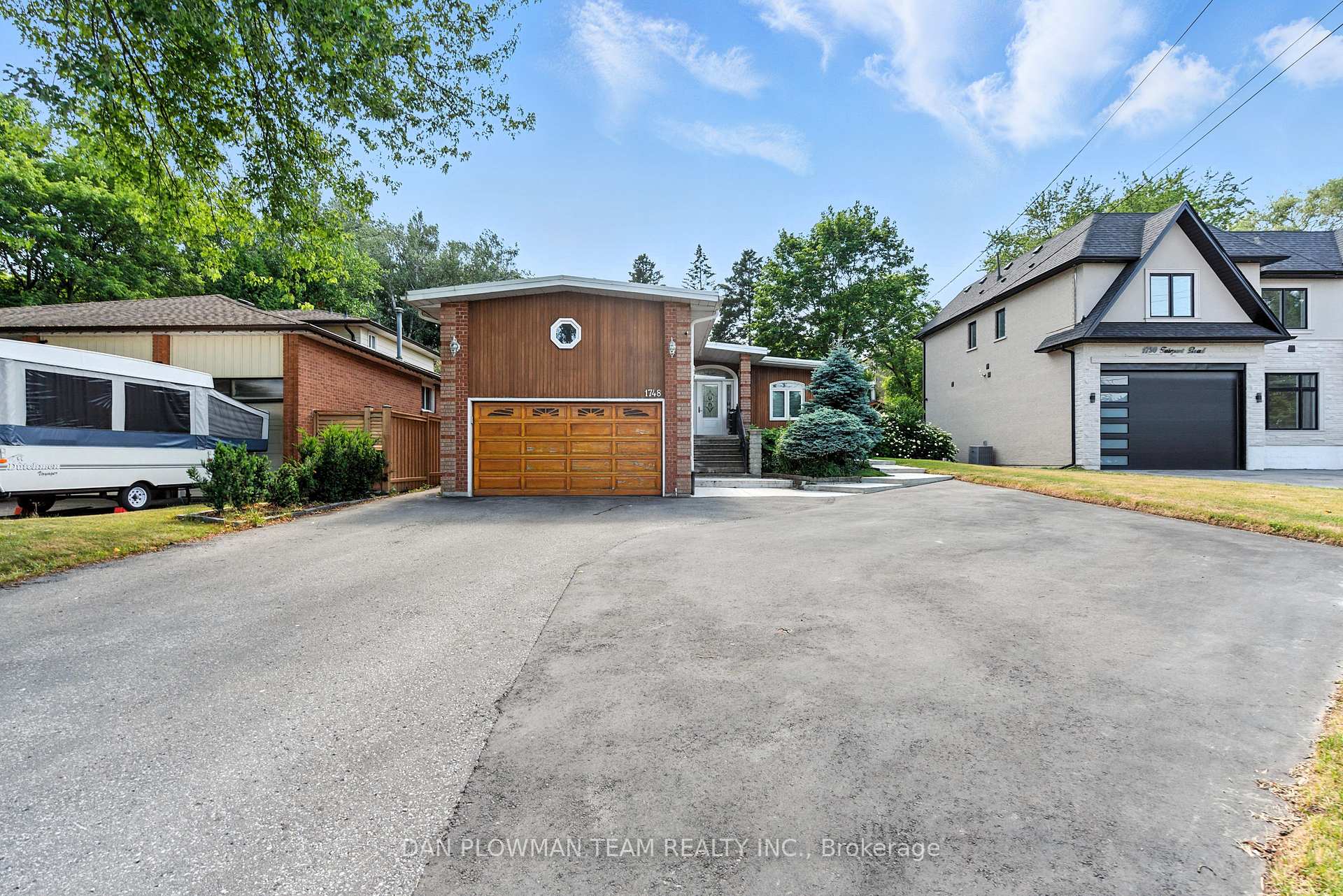 Photo 2 of 1748 Fairport Road, Pickering, Dunbarton — HOMEH