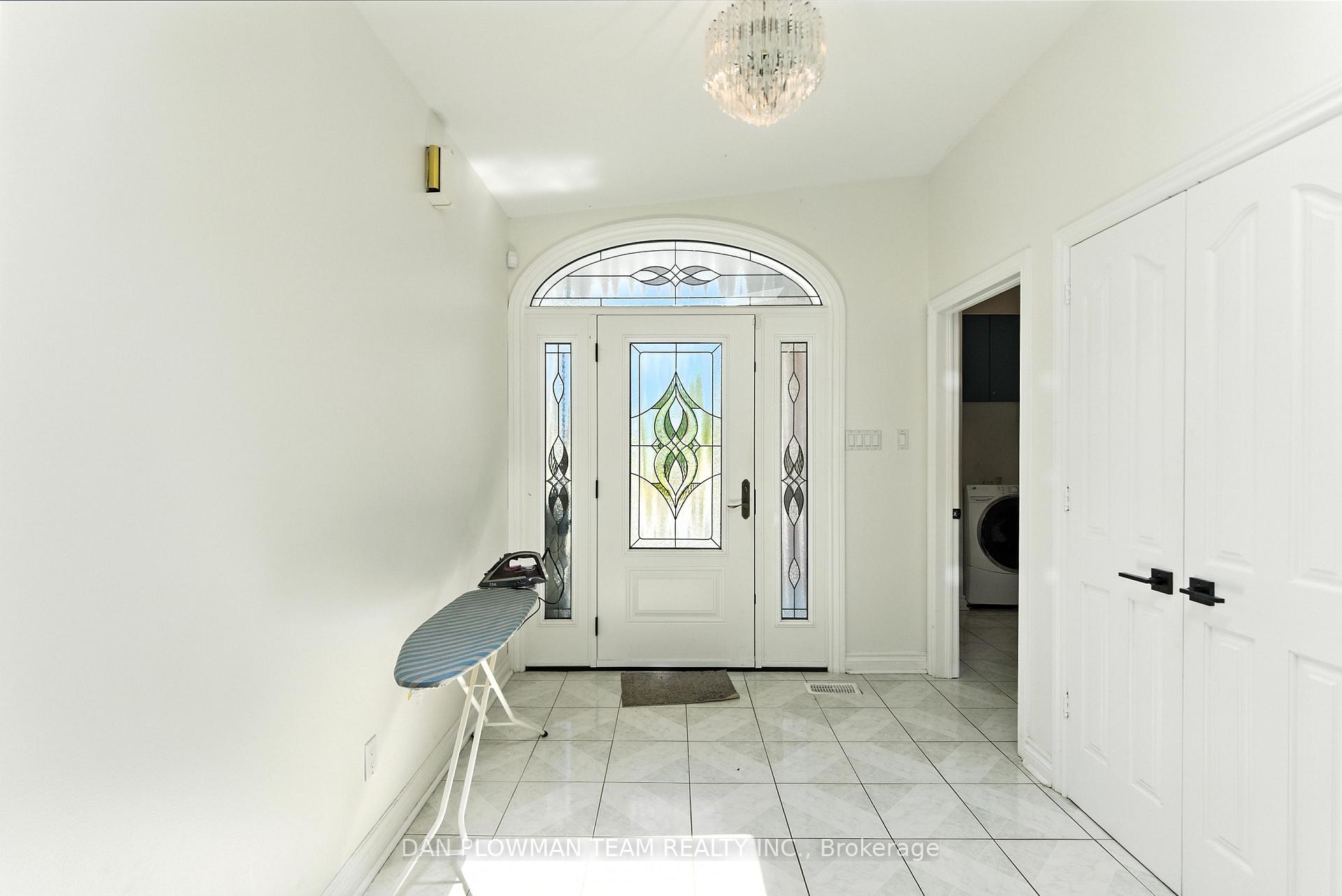 Photo 5 of 1748 Fairport Road, Pickering, Dunbarton — HOMEH
