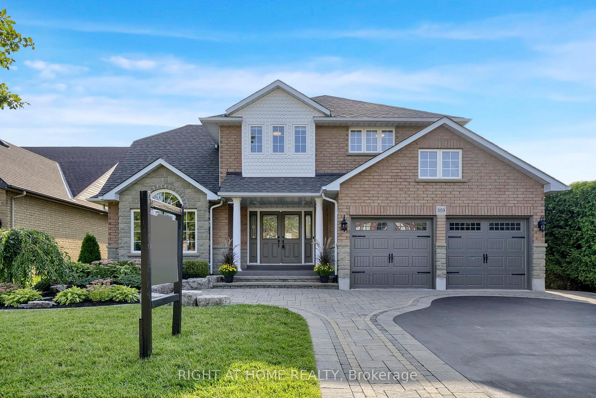 Photo 2 of 889 Oberland Drive, Oshawa, Pinecrest — HOMEH