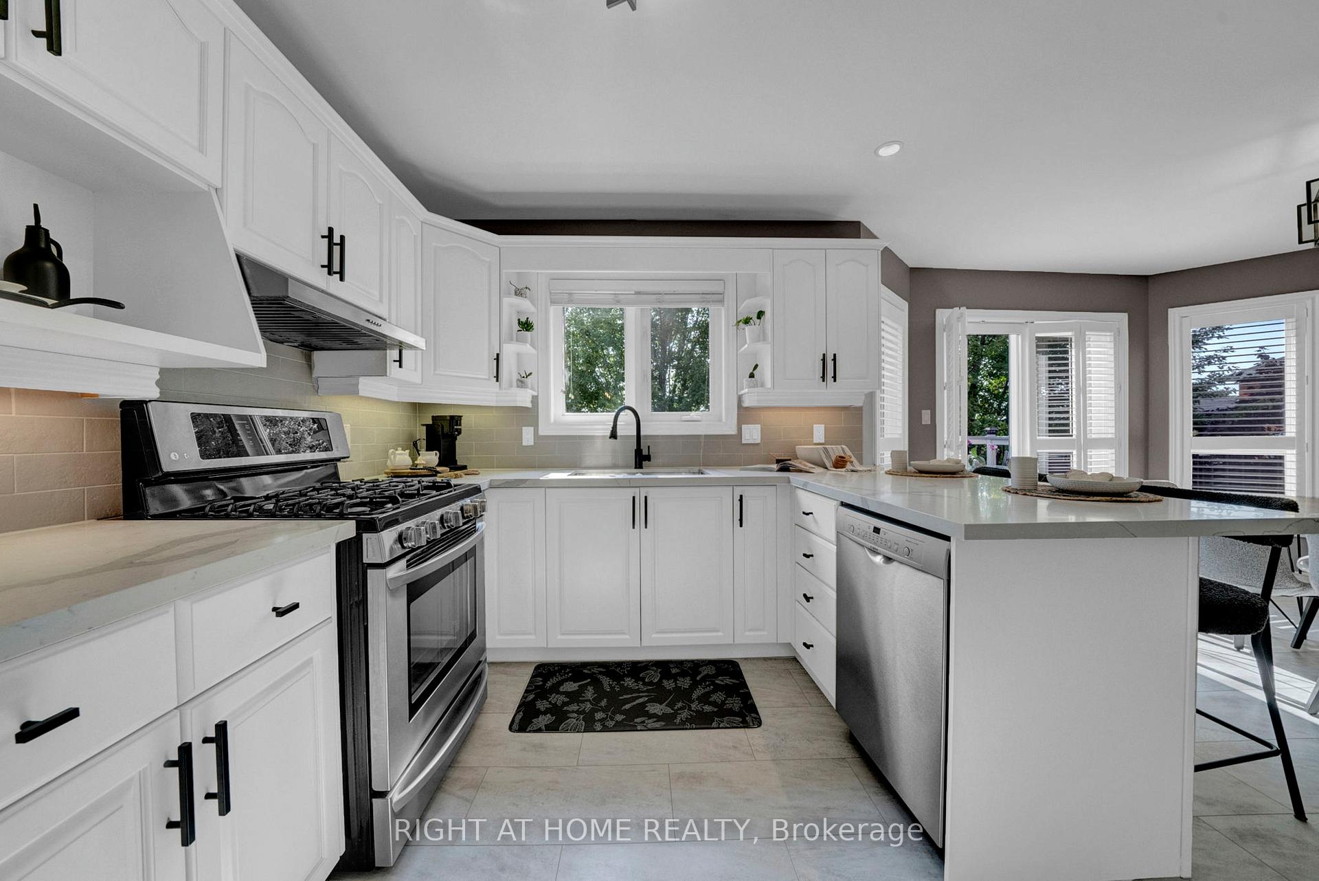 Photo 16 of 889 Oberland Drive, Oshawa, Pinecrest — HOMEH