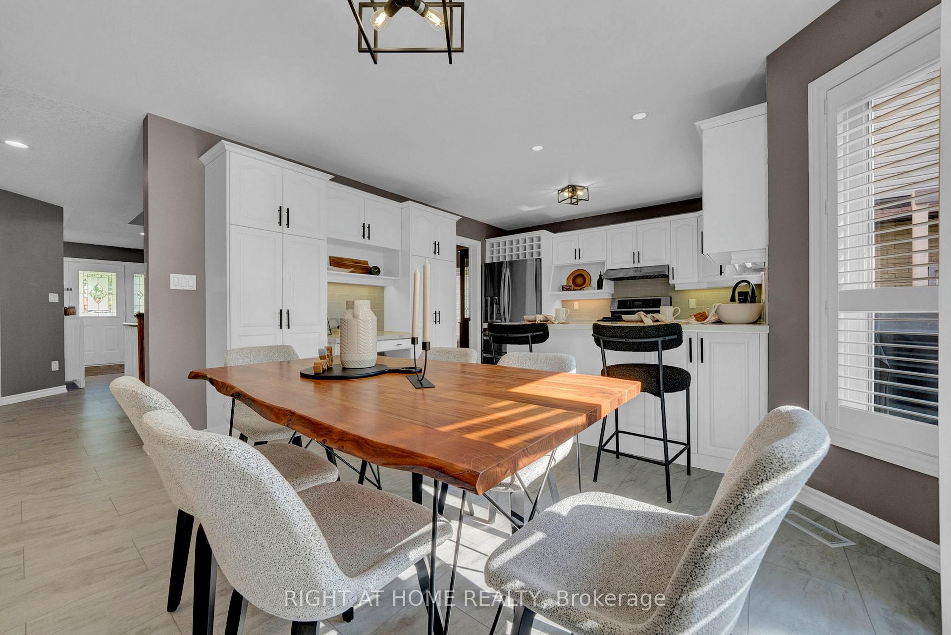 Photo 18 of 889 Oberland Drive, Oshawa, Pinecrest — HOMEH