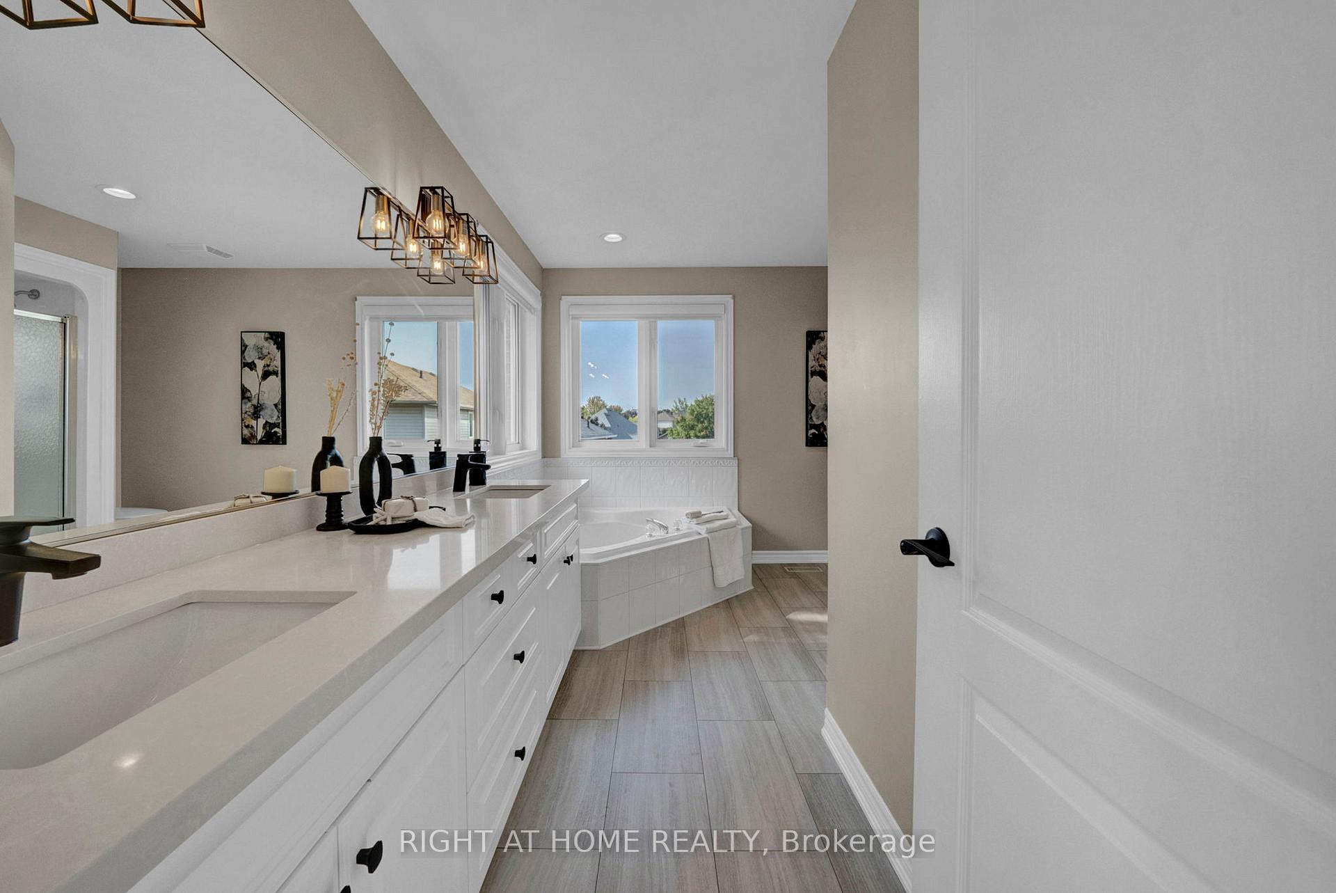 Photo 28 of 889 Oberland Drive, Oshawa, Pinecrest — HOMEH