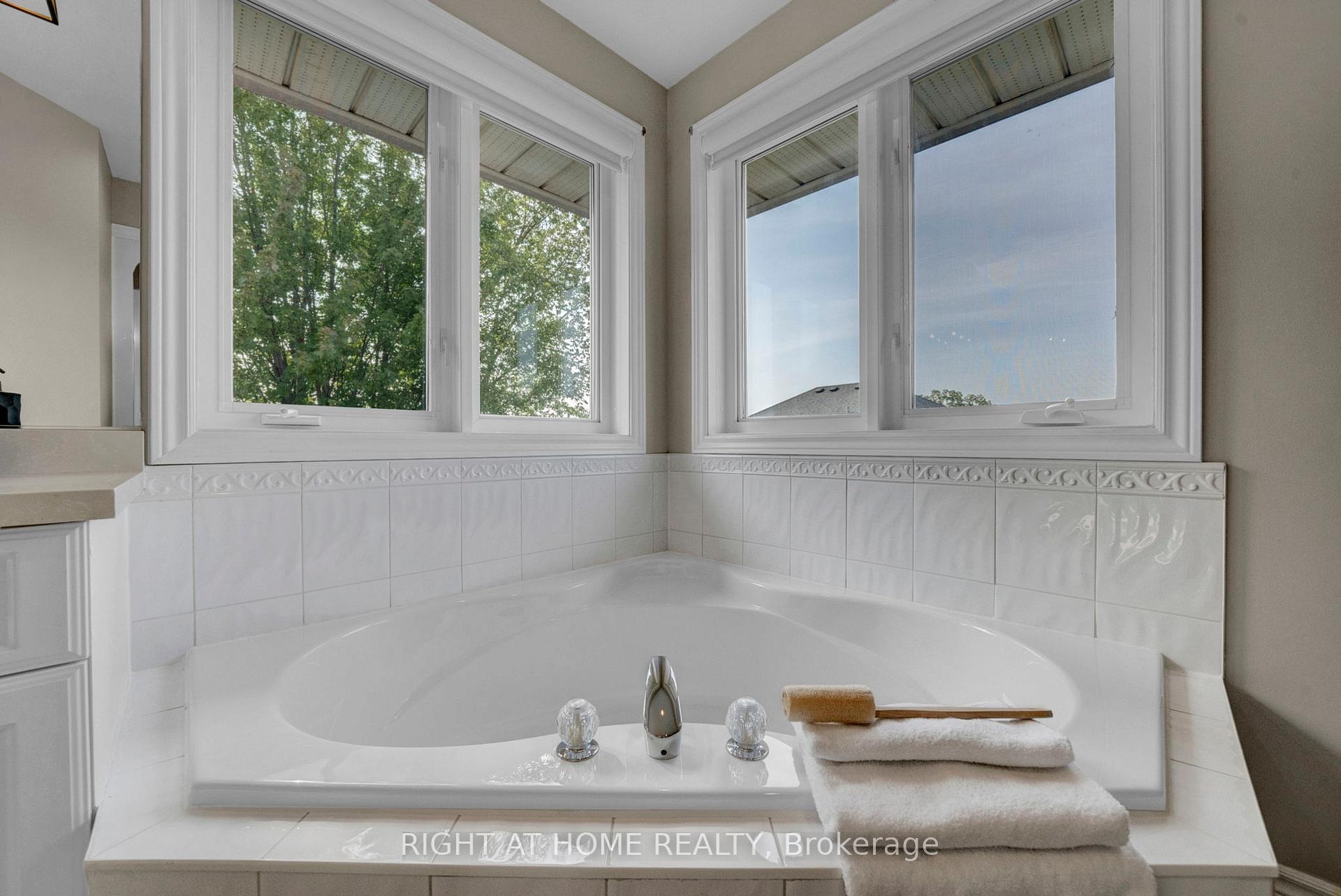 Photo 30 of 889 Oberland Drive, Oshawa, Pinecrest — HOMEH