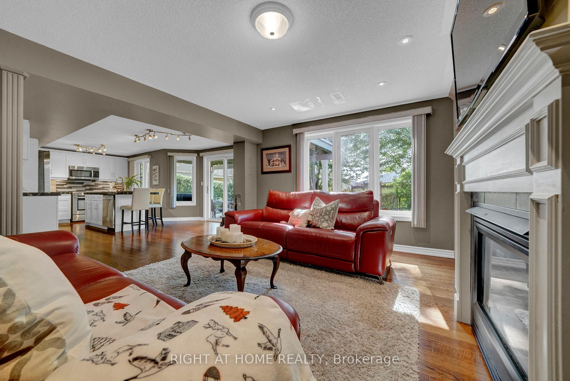Photo 38 of 889 Oberland Drive, Oshawa, Pinecrest — HOMEH