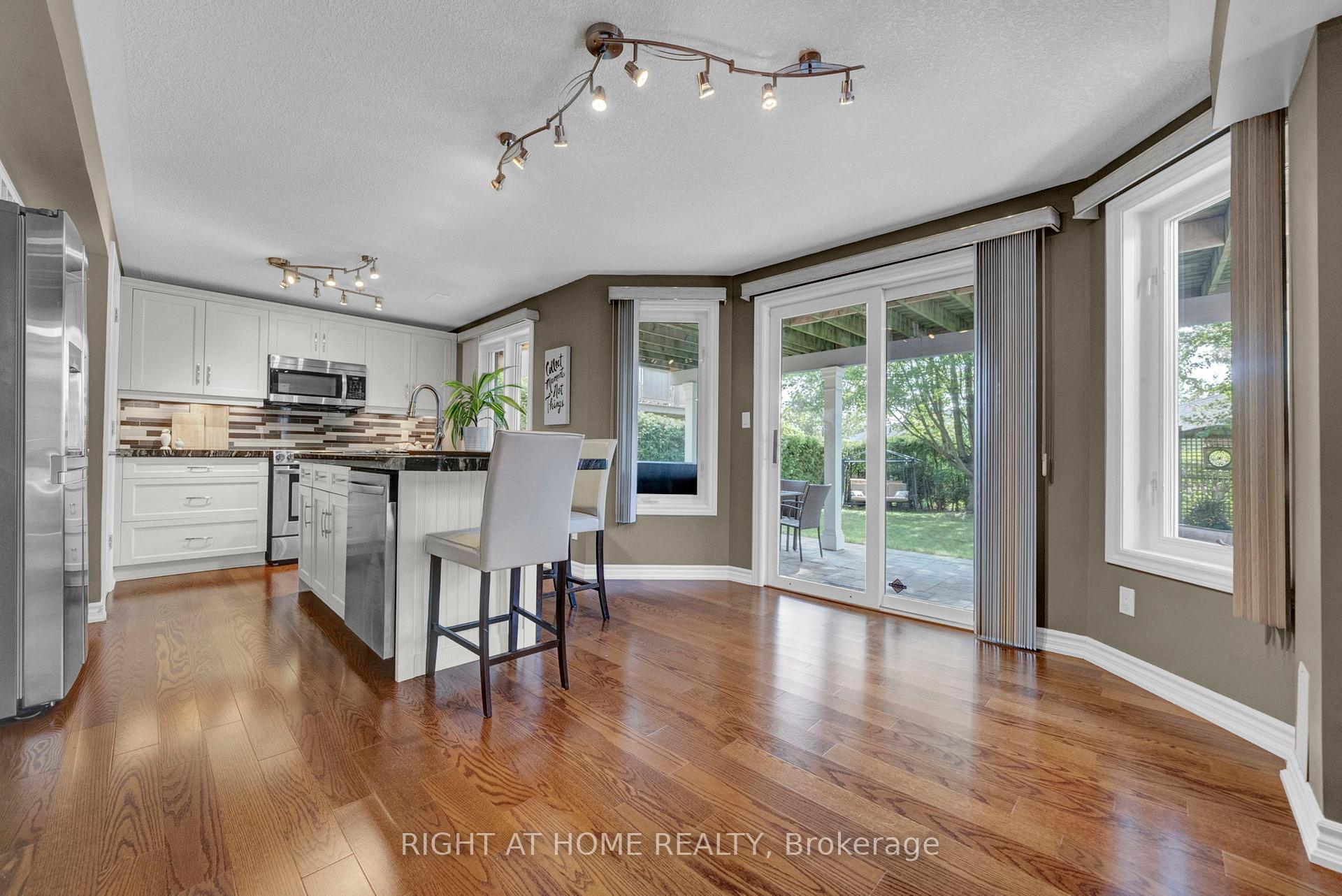 Photo 39 of 889 Oberland Drive, Oshawa, Pinecrest — HOMEH