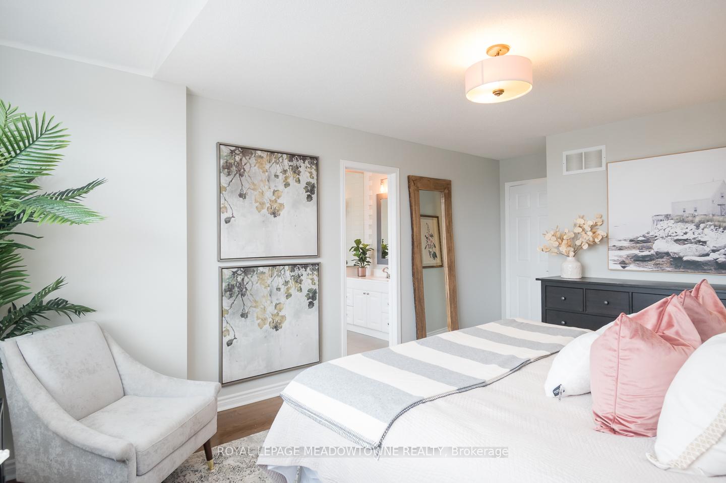 Photo 10 of 217 Fitzgerald Crescent, Milton, Dempsey — HOMEH