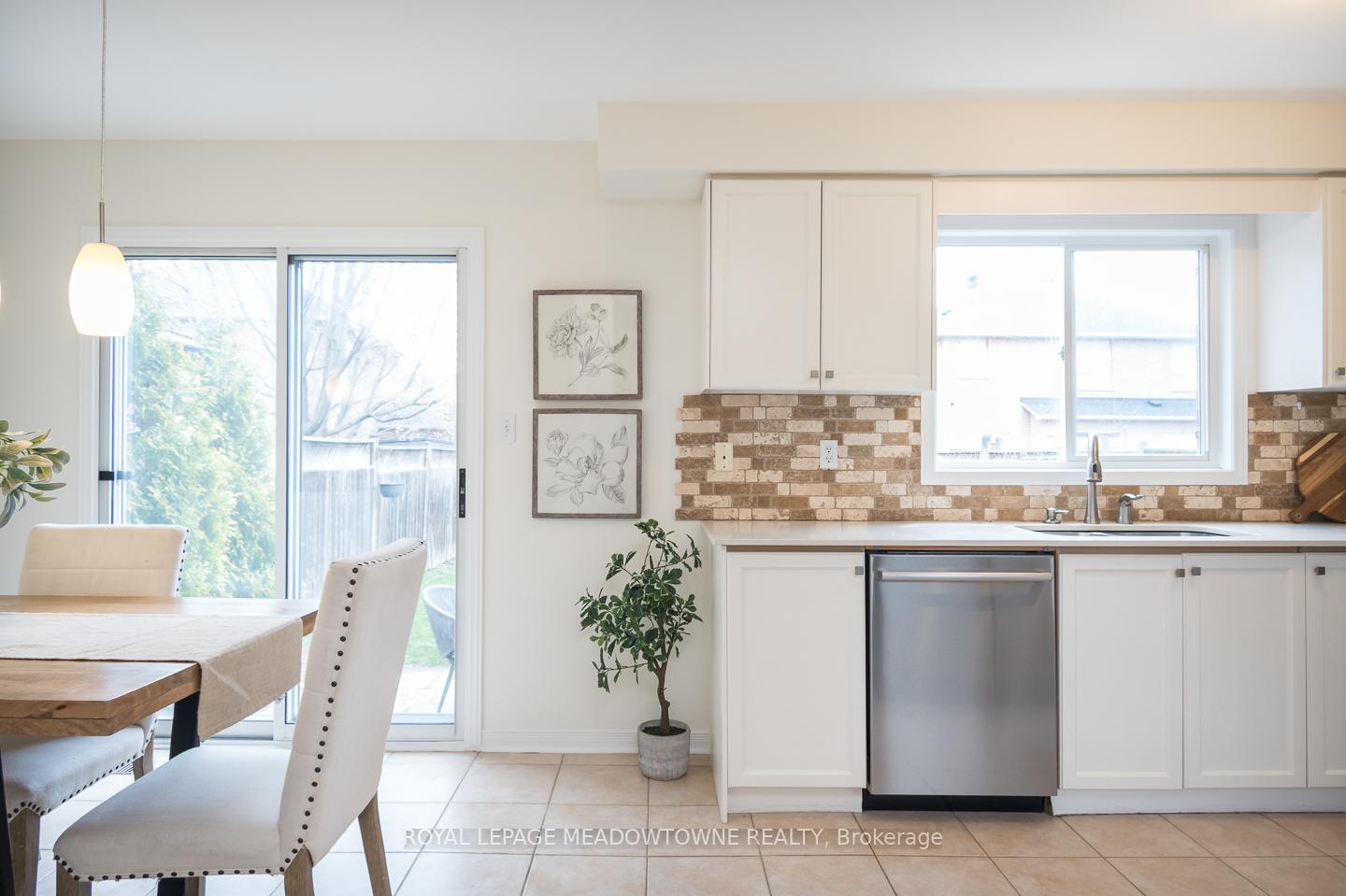 Photo 16 of 217 Fitzgerald Crescent, Milton, Dempsey — HOMEH