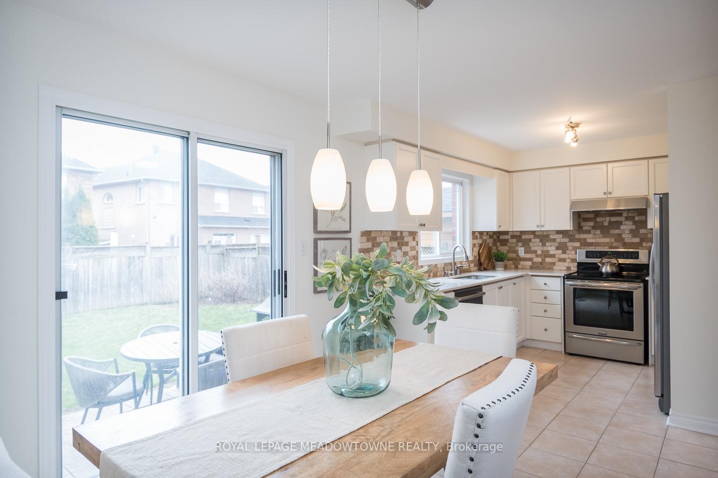 Photo 17 of 217 Fitzgerald Crescent, Milton, Dempsey — HOMEH