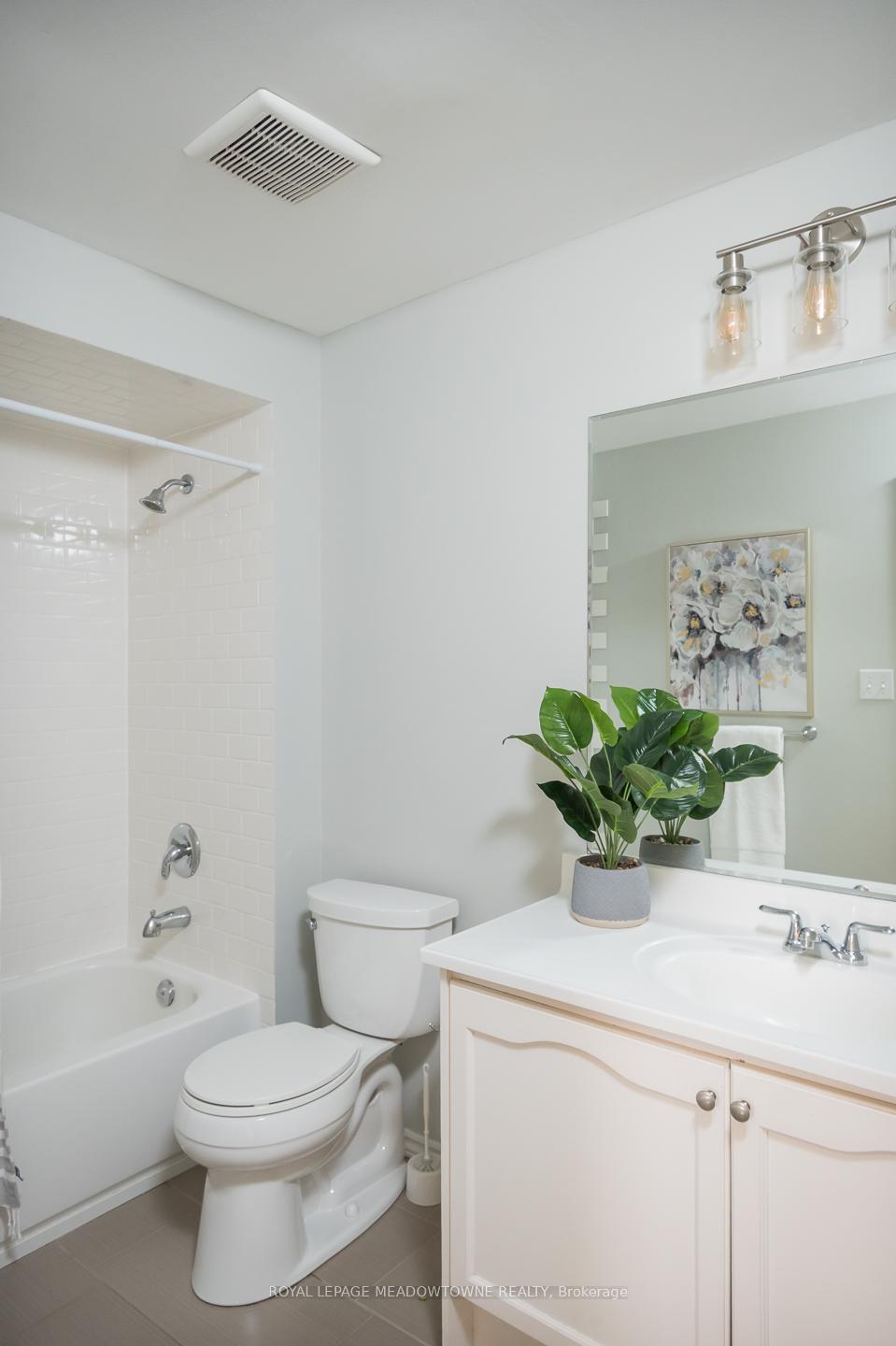 Photo 32 of 217 Fitzgerald Crescent, Milton, Dempsey — HOMEH