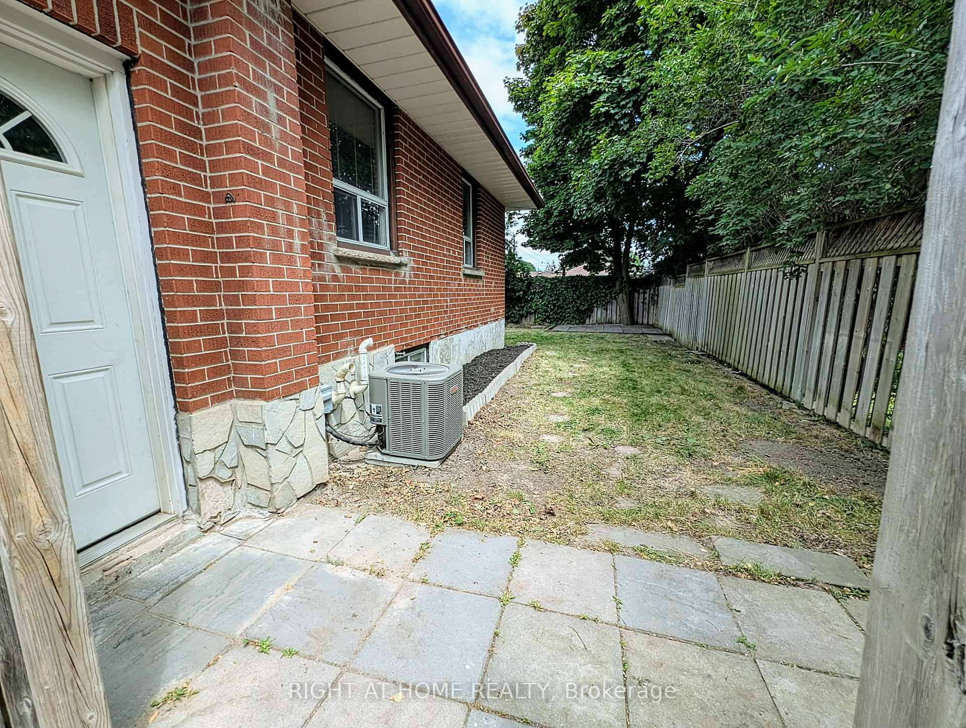 Photo 9 of 567 Coleridge Street, Oshawa, Donevan — HOMEH