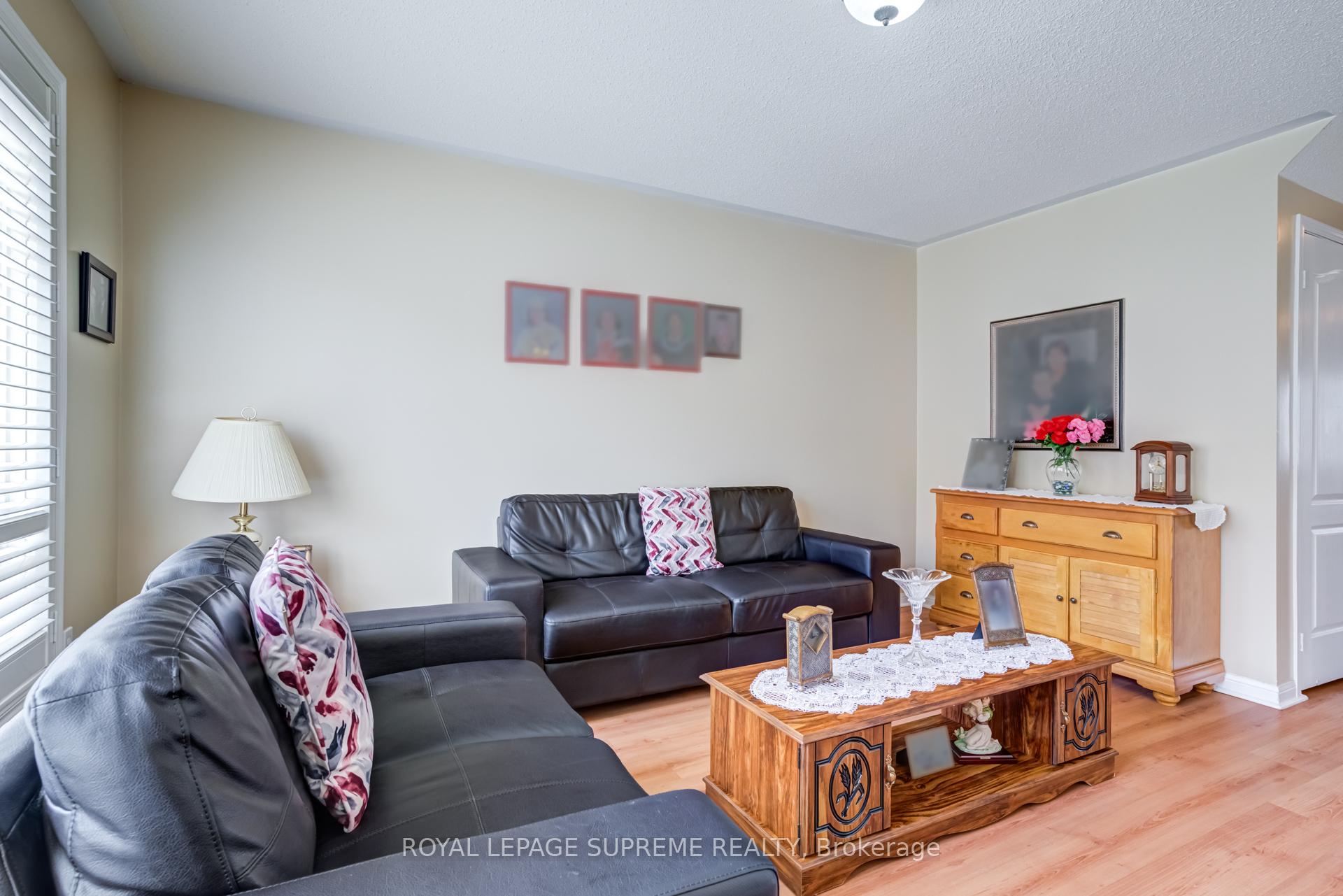 Photo 8 of 1063 Wallbrook Crescent, Milton, Beaty — HOMEH