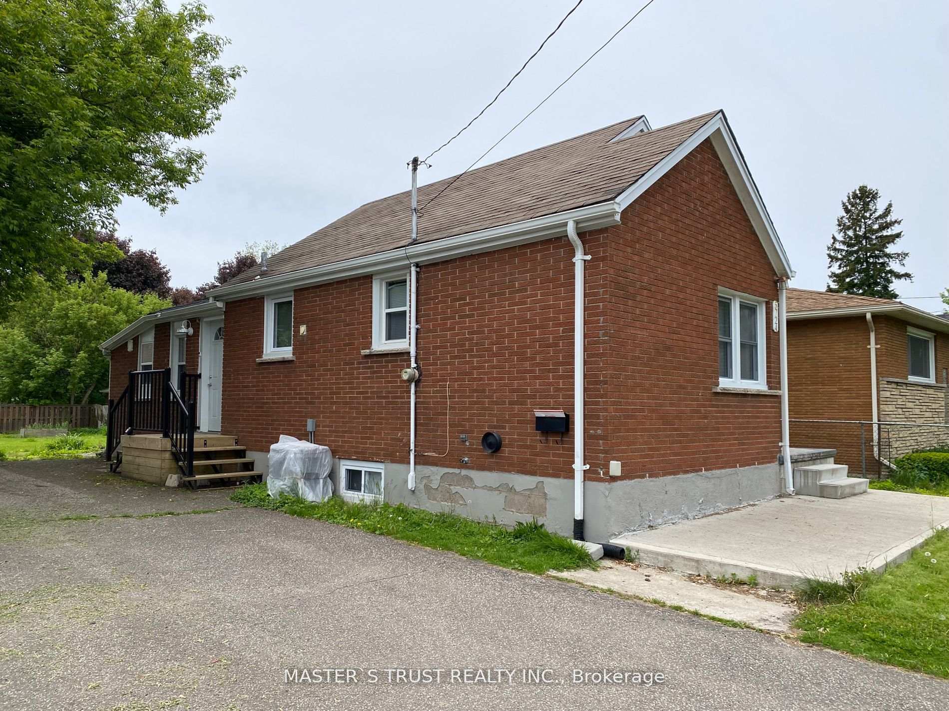 Photo 2 of 5724 Arthur Street, Niagara Falls, Cherrywood — HOMEH