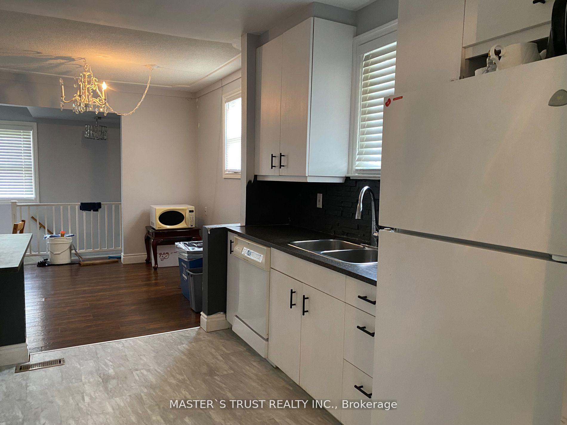 Photo 5 of 5724 Arthur Street, Niagara Falls, Cherrywood — HOMEH