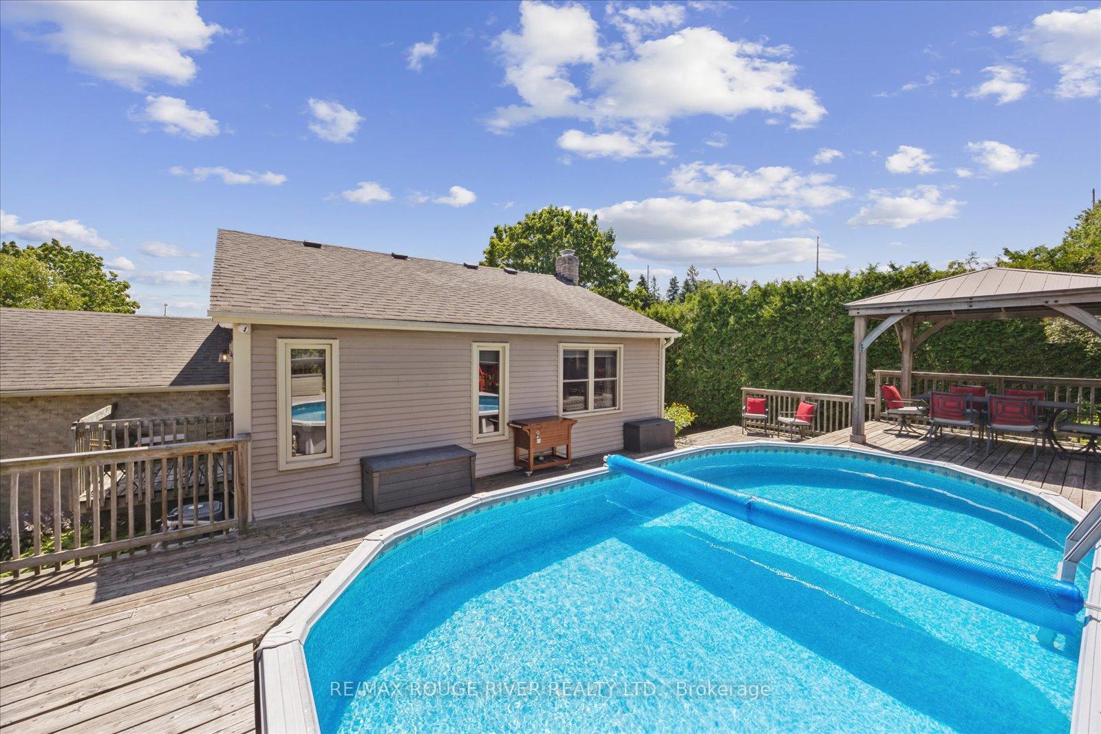 Photo 2 of 768 Lochness Crescent, Oshawa, McLaughlin — HOMEH