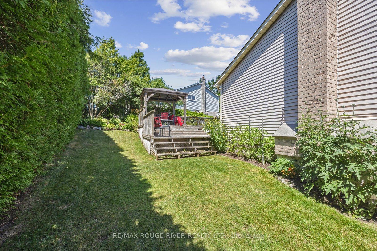 Photo 3 of 768 Lochness Crescent, Oshawa, McLaughlin — HOMEH