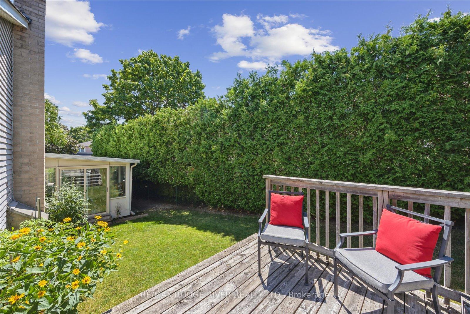 Photo 4 of 768 Lochness Crescent, Oshawa, McLaughlin — HOMEH