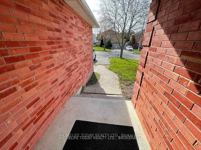 Photo 4 of 2390 Wildwood Crescent, Pickering, Brock Ridge — HOMEH
