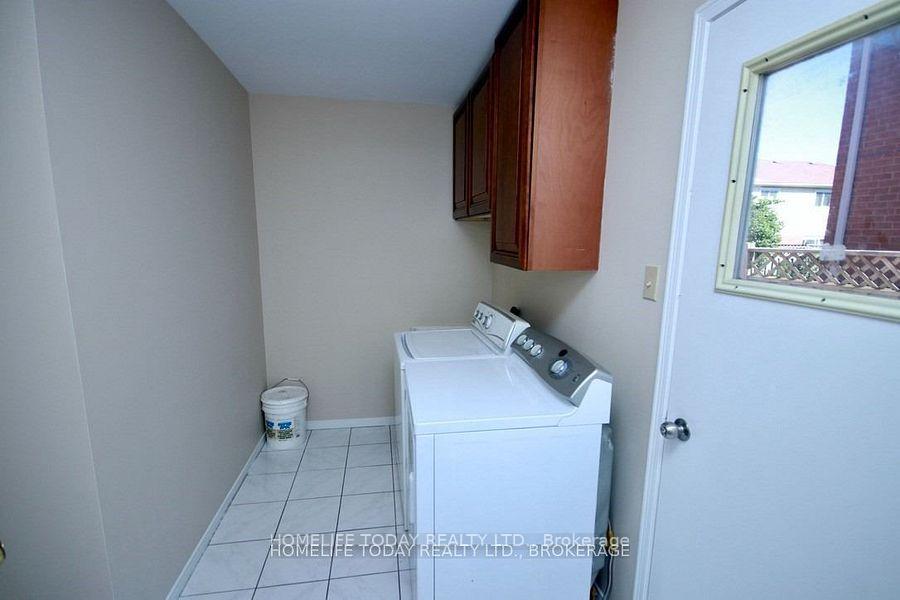 Photo 5 of 2390 Wildwood Crescent, Pickering, Brock Ridge — HOMEH