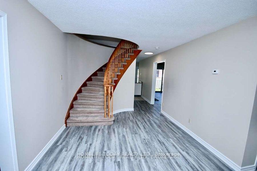 Photo 6 of 2390 Wildwood Crescent, Pickering, Brock Ridge — HOMEH