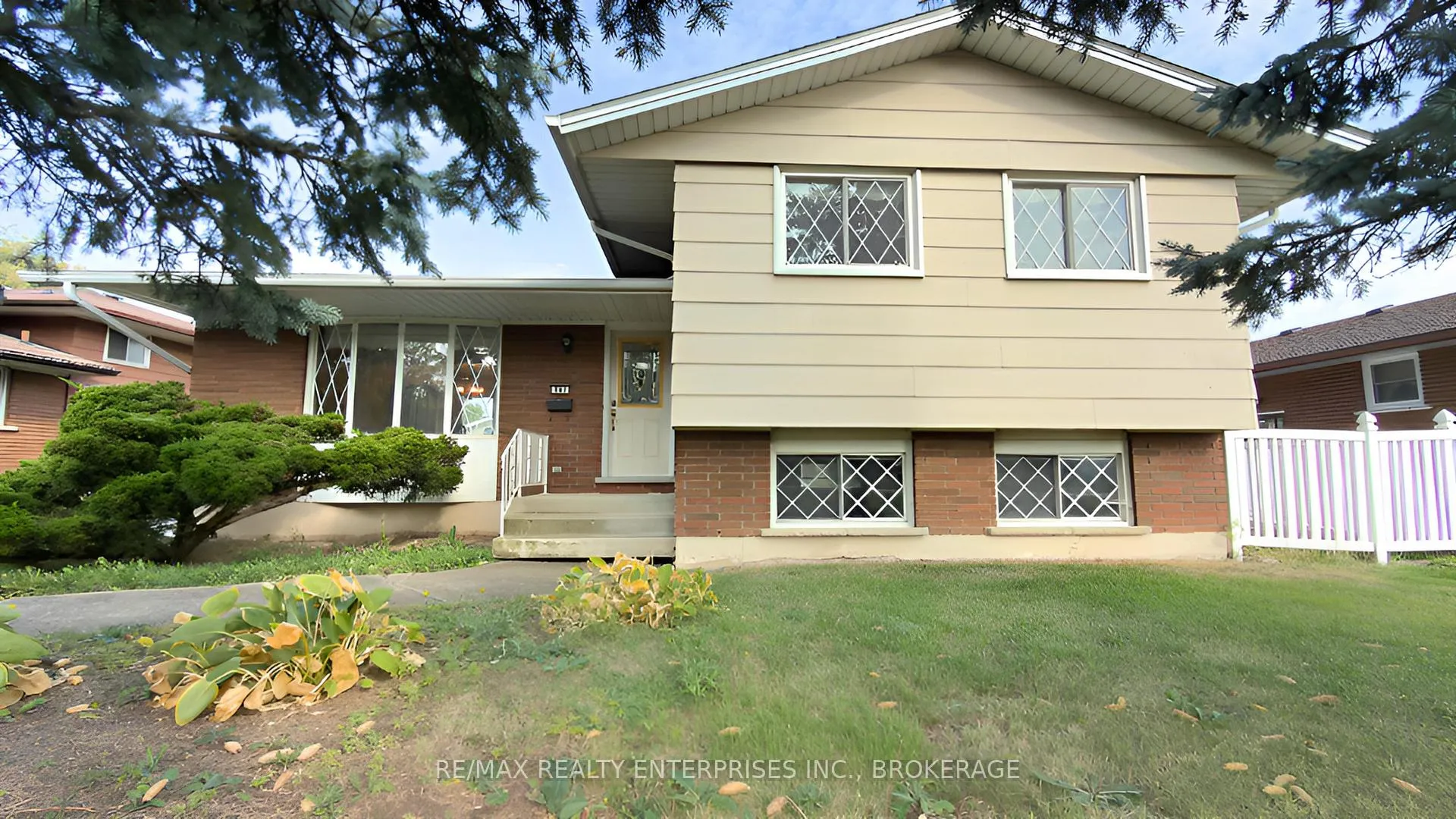 Front of 987 Steele Street